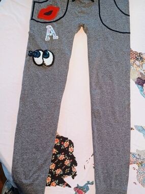 Women's LA WINNER Heather Charcoal Leggings with Patches- One Size Plus